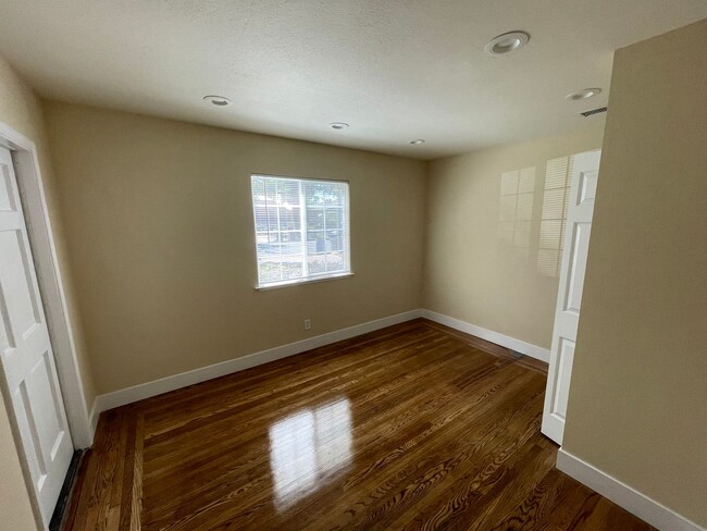 Building Photo - 3 Bed 2 Bath Single Family Home In Concord