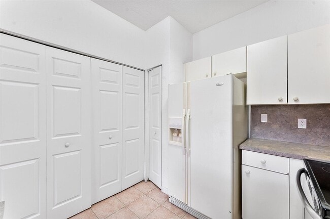 Building Photo - 1407 S Santa Catalina Cir