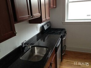 Building Photo - Top Floor 2 Bed 1 Bath in Rogers Park with...