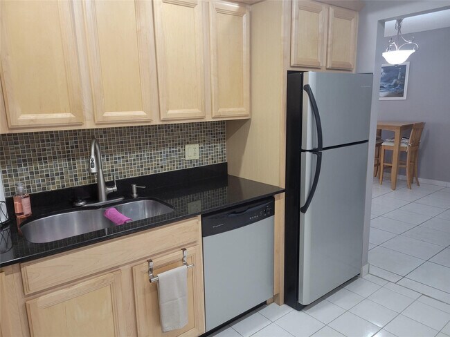 Building Photo - 1985 S Ocean Dr