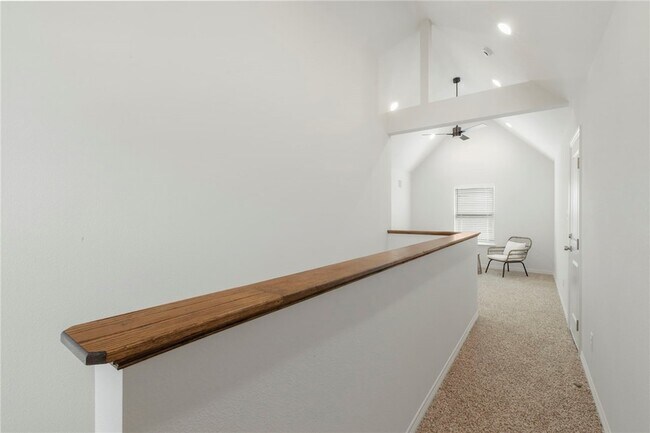 Building Photo - 240 Richards St