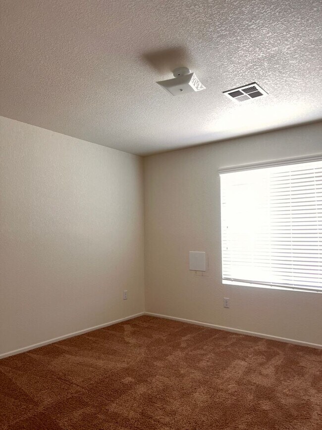 Building Photo - Desert Sands