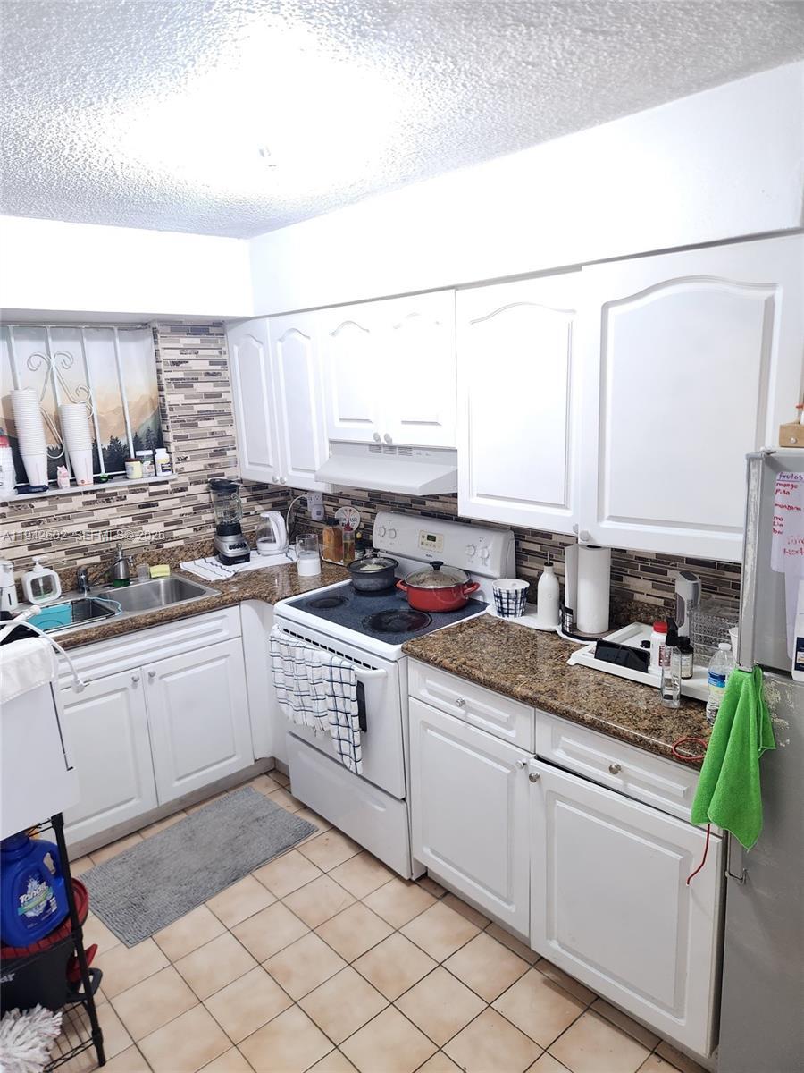 Building Photo - 2498 SW 17th Ave