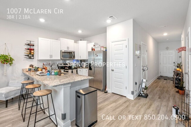 Building Photo - 1007 McLaren Cir