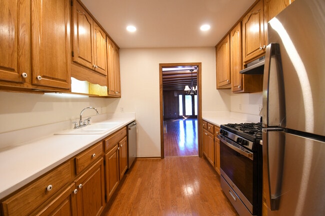 Building Photo - 3717 Bixler St