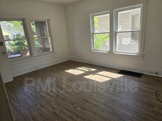 Building Photo - 4018 Vermont Ave