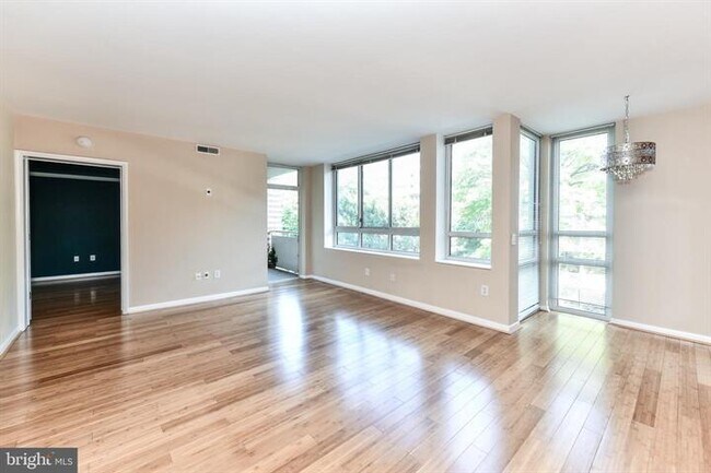 Primary Photo - 350 G St SW