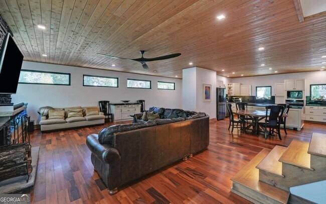Building Photo - 675 Freedom Heights Dr