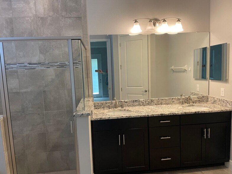 Building Photo - 2981 Casterton Dr