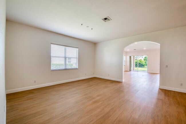 Building Photo - 172 Manor Cir