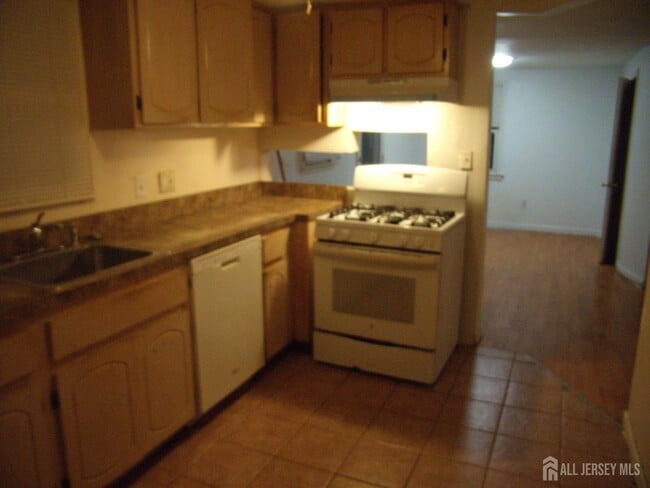 Building Photo - 634 St Georges Ave