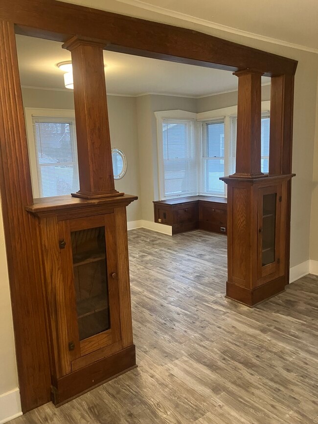 Building Photo - 607 E Farnum Ave