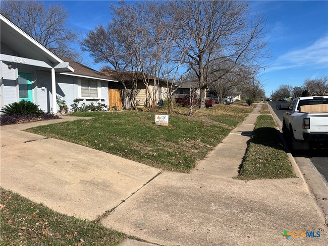 Building Photo - 8408 Maine Dr