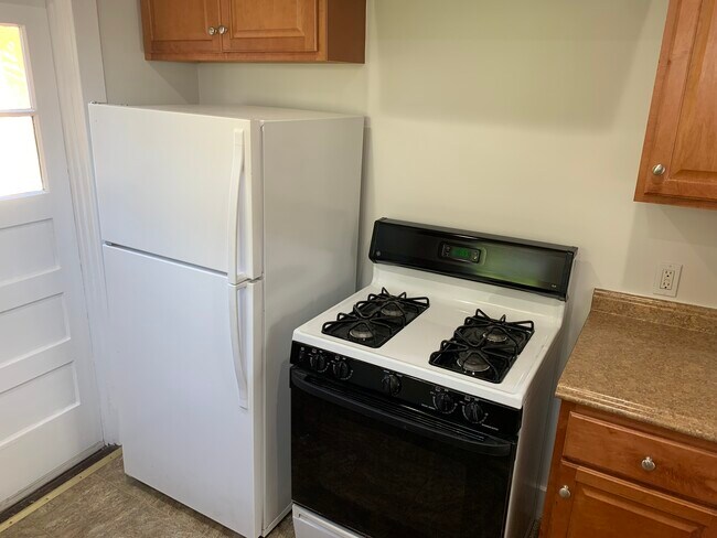 Refrigerator/Stove - 2109 Shell Ave