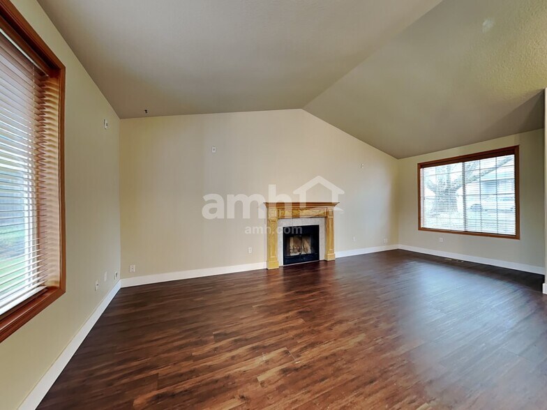 Building Photo - 495 Sunset Ridge Dr