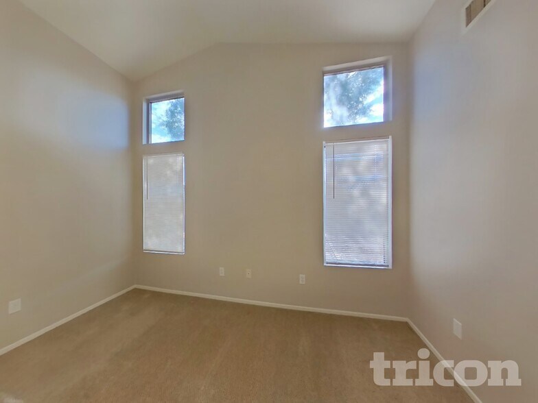 Building Photo - 12425 N 42nd Dr