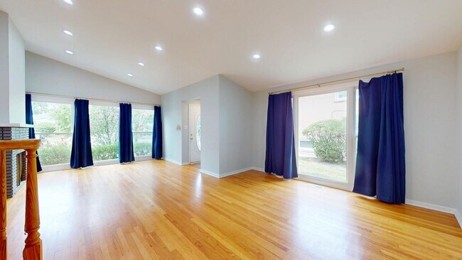 Building Photo - 9131 Kilbourn Ave