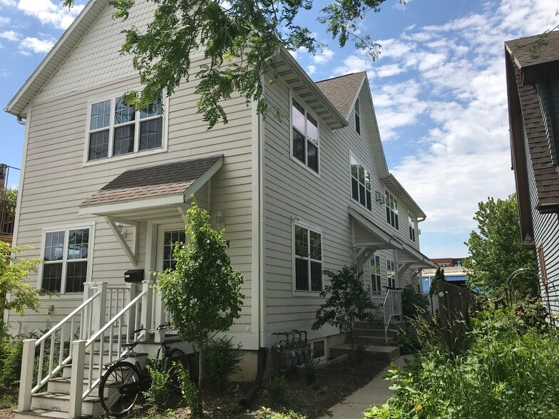 Building - 18 N Baldwin St