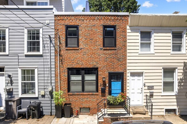 Building Photo - Stunning 2 Bed, 2.5 Bath Home in the Heart of Fishtown!