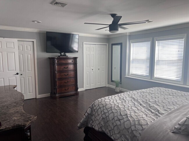 Building Photo - 724 Anna Pl