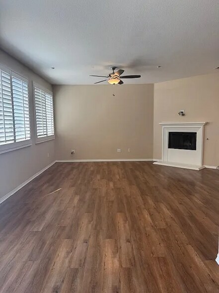 Building Photo - 375 Deodar St