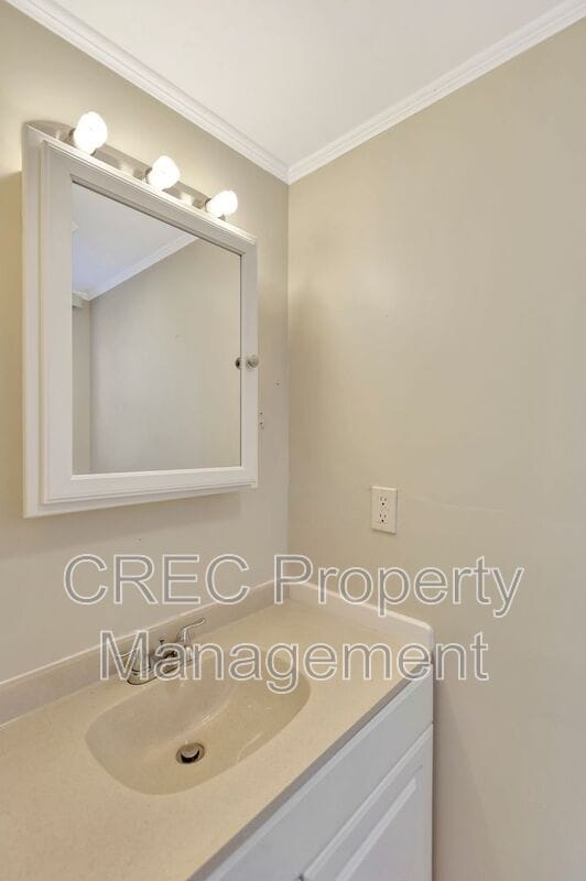 Building Photo - 2327 W Palmer Dr