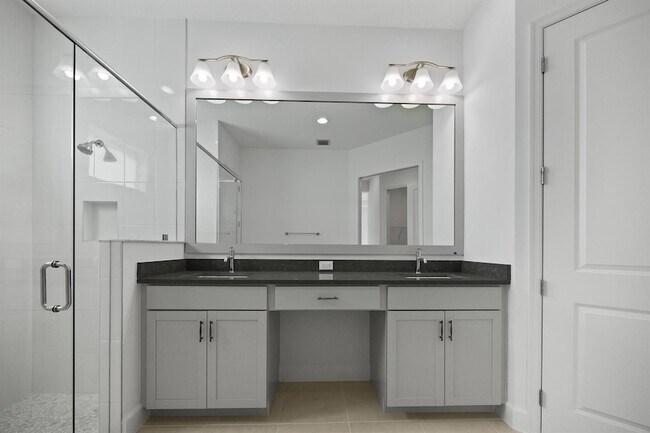 Building Photo - 15144 Wildwood Cir