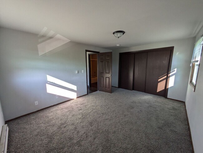 Building Photo - 1405 S Norwood Ave