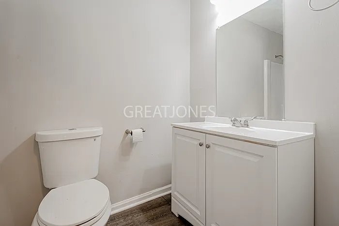 Building Photo - 4 N Kings Dr