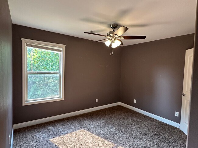 Building Photo - 4 Bed 2 Bath FOR RENT in Waynesville