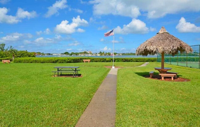 Building Photo - 12760 Indian Rocks Rd