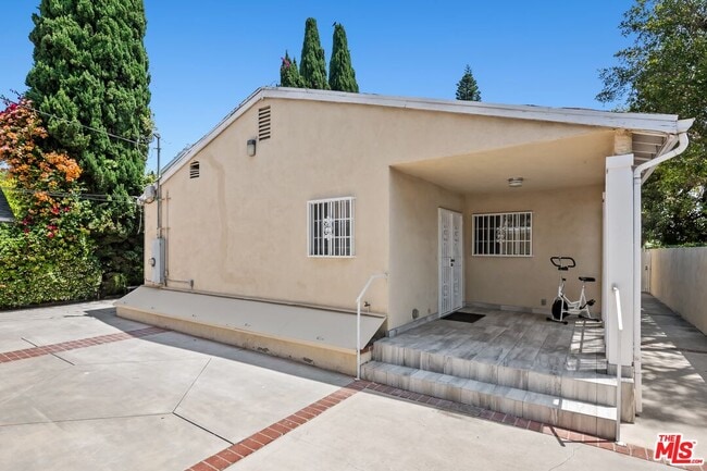 Building Photo - 2151 Glendon Ave