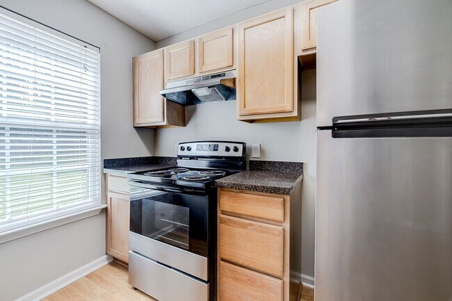 Building Photo - 3 Bedroom Springfield Home with Garage and Large Backyard