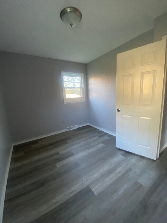 Building Photo - Fully renovated duplex - 109A Sador St.