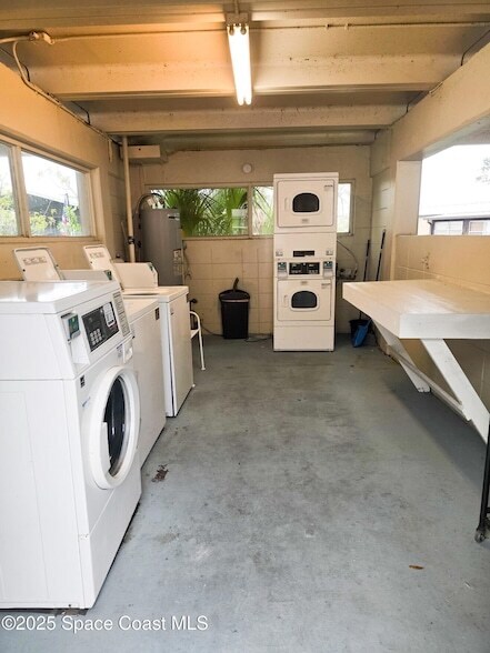 Building Photo - 250 N Banana River Dr