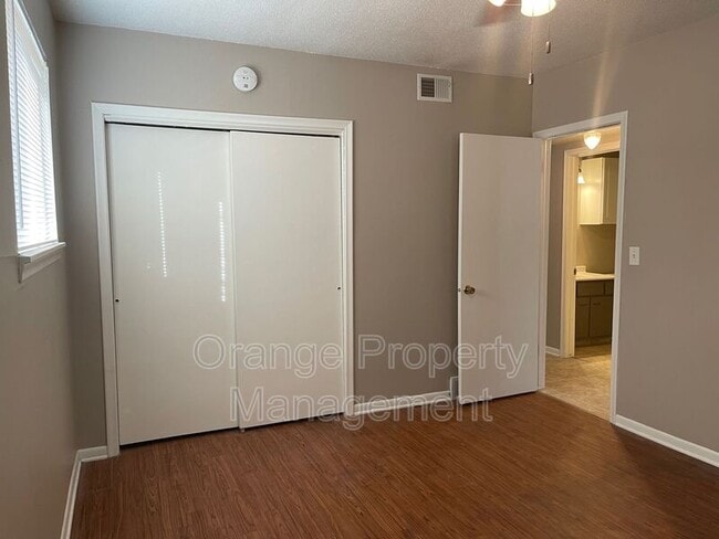 Building Photo - 625 5th Ave
