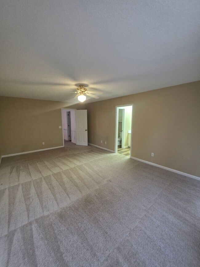 Building Photo - 203 Woodrun Dr