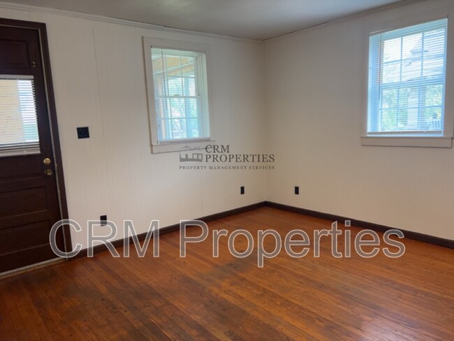 Building Photo - 1107 W Walnut St