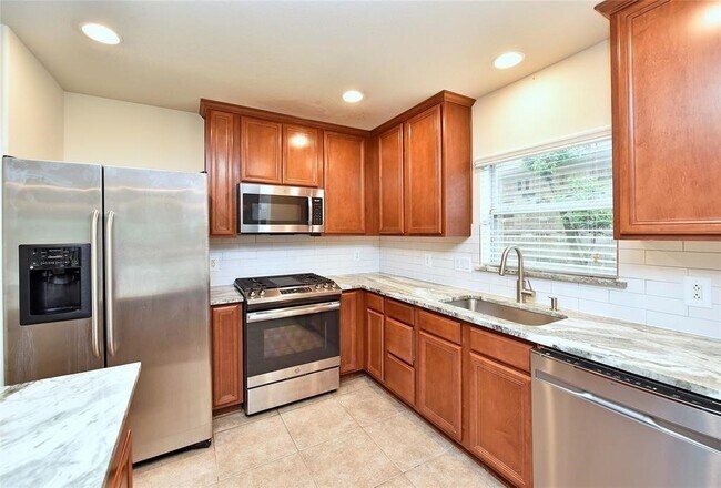 Building Photo - 7215 Ravenswood