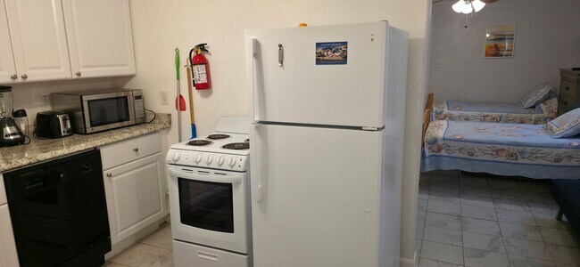 Building Photo - 1915 Avenue O 1/2