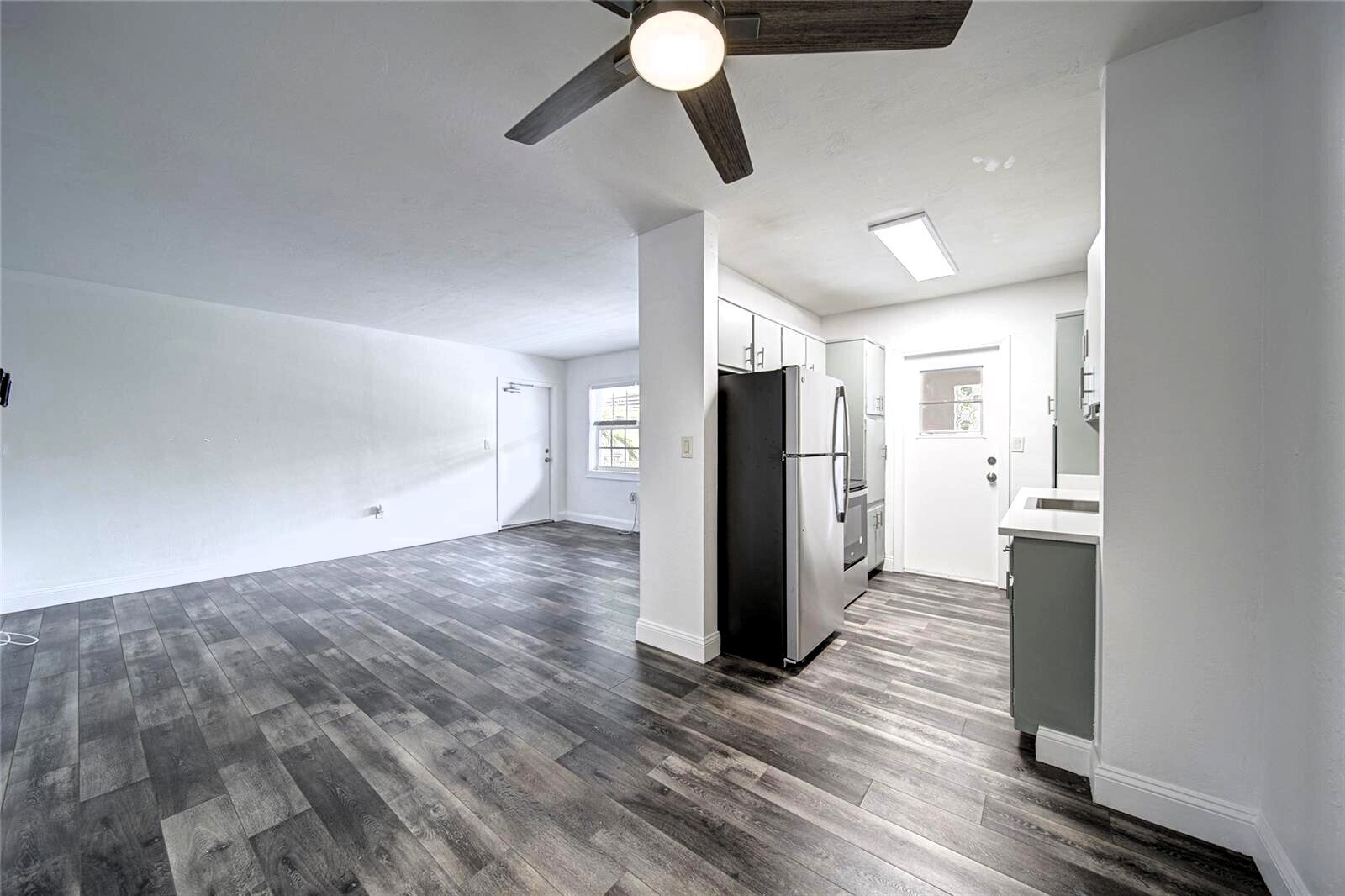 Building Photo - 6565 Santona St
