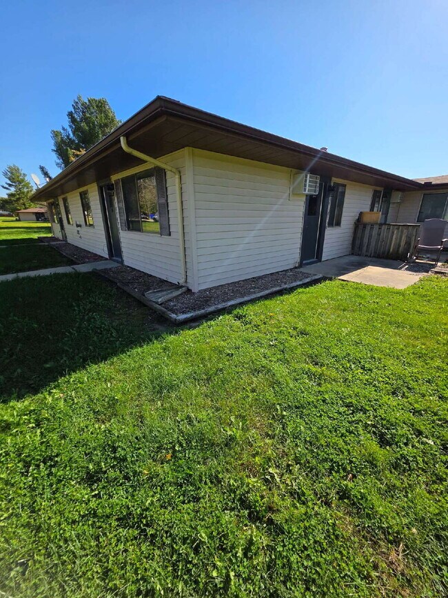 Building Photo - *WINTER MOVE-IN SPECIAL* 1 Bedroom | 1 Bat...