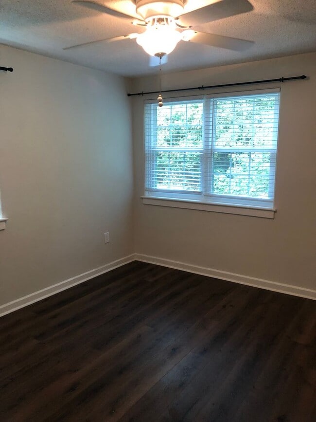 Building Photo - Greenville 2BD/1BA, 896SF