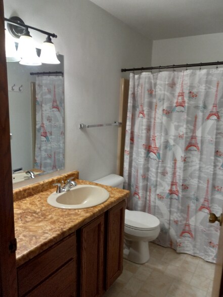 Building Photo - 1244 Primrose Ln