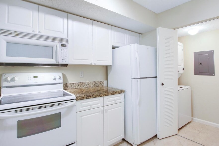 Building Photo - 284 Village Blvd