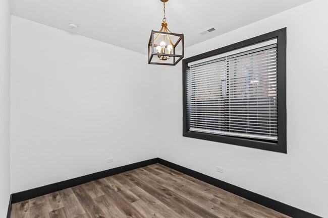 Building Photo - 6422 S Drexel Ave