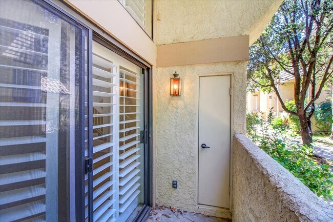 Building Photo - Modern Elegance Meets Calabasas Comfort