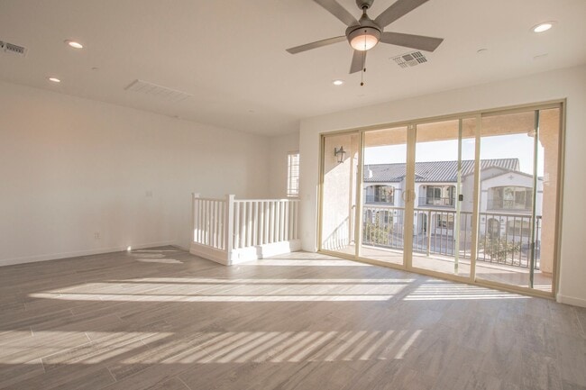 Building Photo - Brand New luxurious Model Home in Warner Meadows!