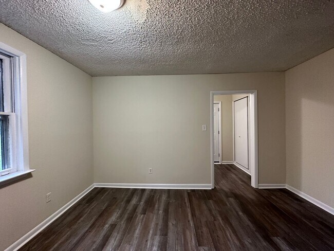 Building Photo - Pet friend home for rent near Rural Kin & Dover Crossing!