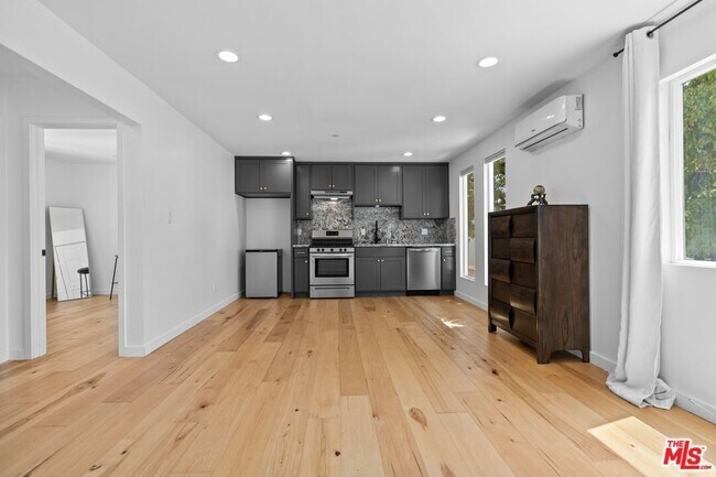 Building Photo - 3170 Glenmanor Pl